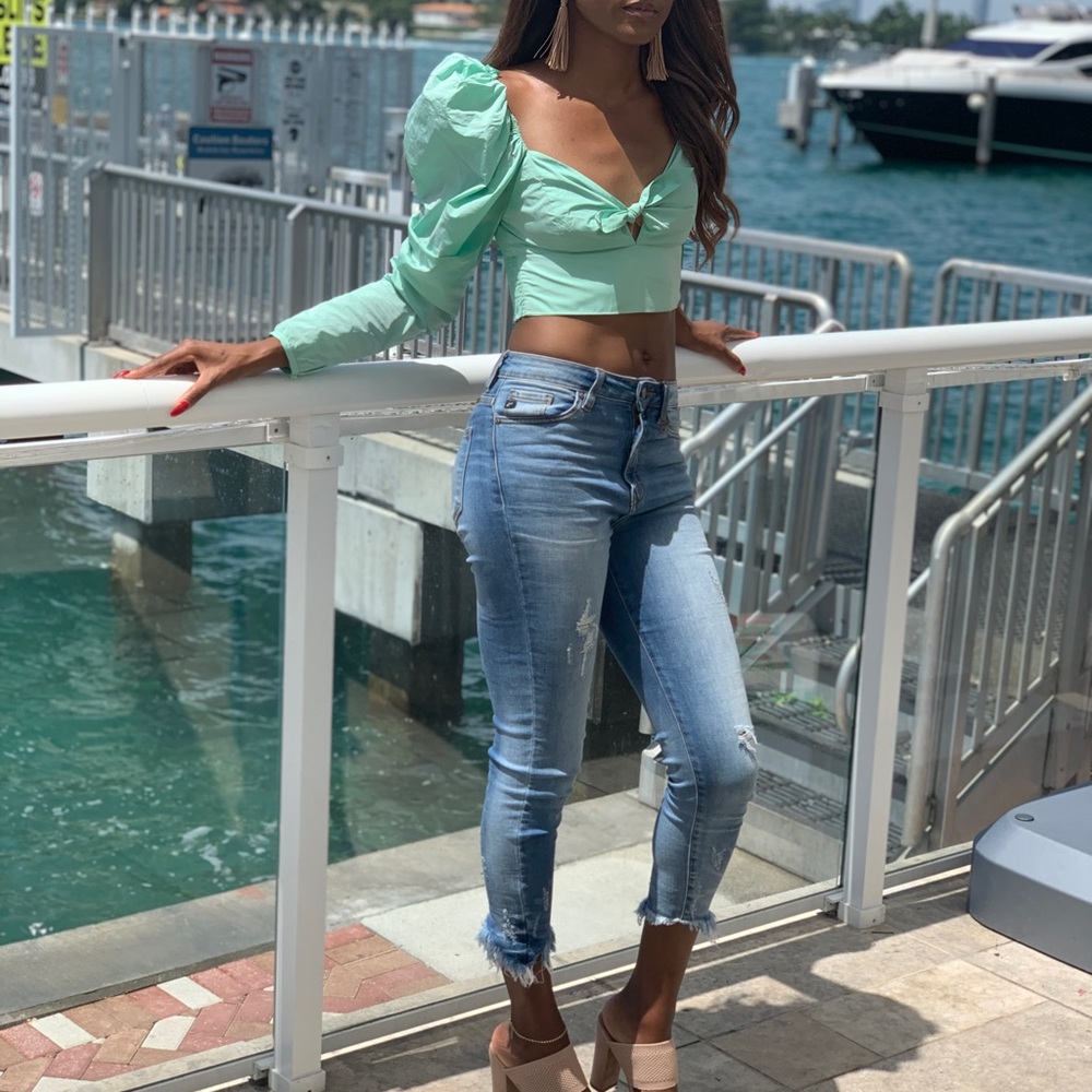 One shoulder crop top